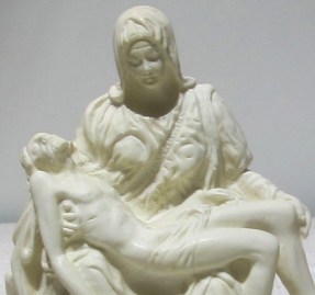 VIRGEN PIEDAD MARMOLINA BLANCA 12CM (5)